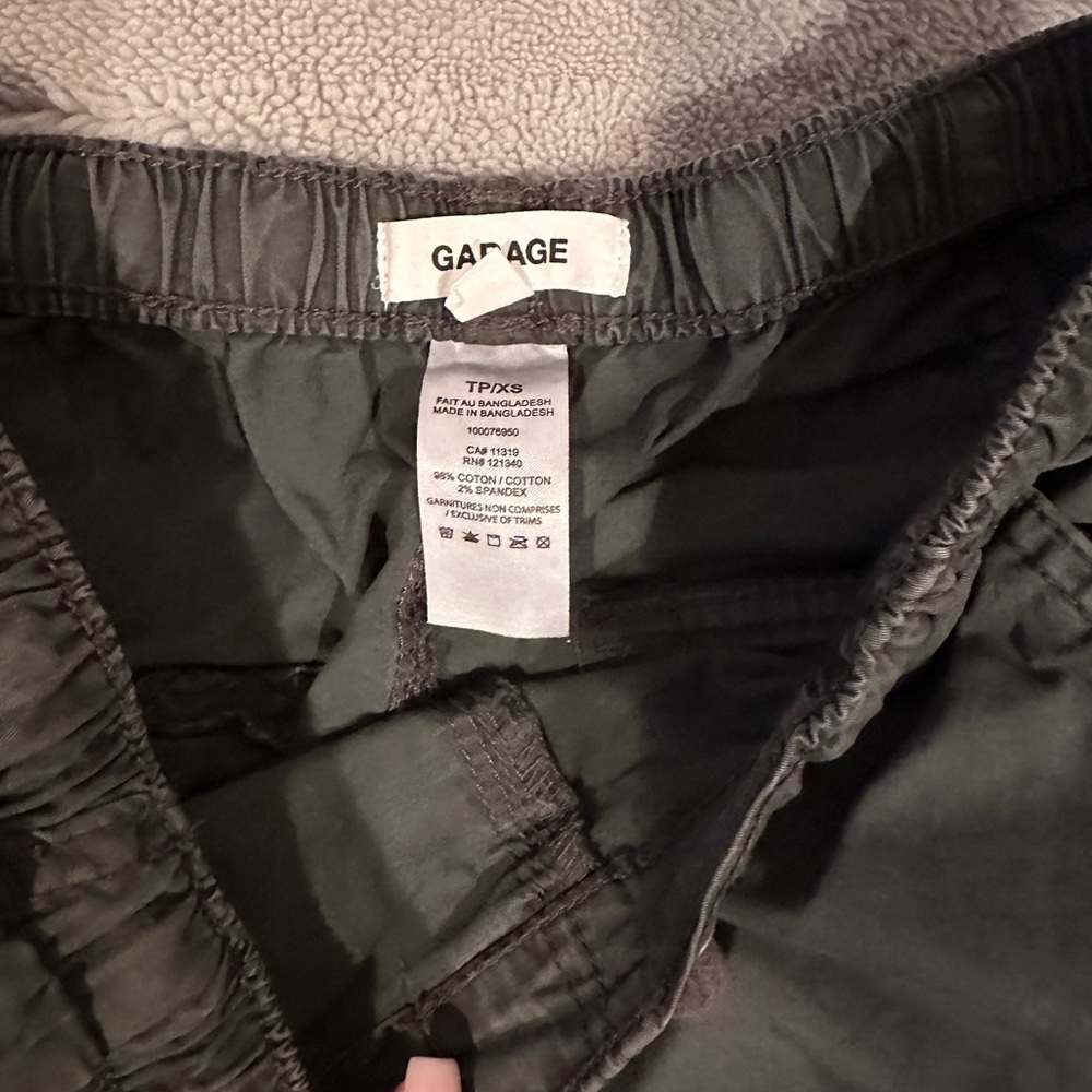 Garage Cargos - Picture 4 of 4